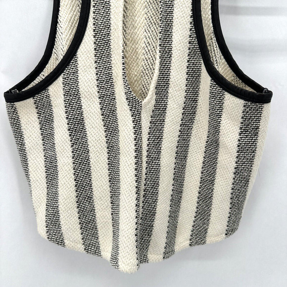 TOBI Tank Top Cropped Knit Black Ivory Striped Size M Keyhole Back Preppy Glam‎ - Picture 4 of 8